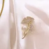 Pins Broschen Heißer Verkauf Ginkgoblatt Zirkon Schaffell Kleid Zubehör exquisite Schmuck Großhandel Frauen Geschenke G230529