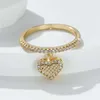 Bandringar söta kvinnliga kristallhjärta hängande ring trendig guld silver färg engagemang charm zirkon bröllop för kvinnor