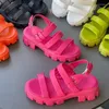 Sandali Estate Per Le Donne Fasion Roma Colori Della Caramella Sandalo 2023 Womens Fondo Spesso Punta Rotonda Cinturino Con Fibbia Calzature PU Scarpe Da Spiaggia