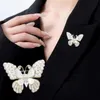 Broches Broches Exquis papillon femmes broche accessoires de bouton ajustés imitent élégamment perle robe d'été bijoux G230529