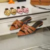 New Tribute Woven Mules Sandalen Pantoffels Slippers Hak Platte hakken Open teen Luxe ontwerpers voor dames Lakleer buitenzool Mode Vrijetijdsschoenen Fabrieksschoeisel