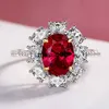 Bandringe Exquisite rote eiförmige Kristall-Hochzeitsringe mit eingelegtem funkelndem AAA-CZ-Strass-Zirkon für Frauen, Verlobungsschmuck J230602