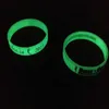 Aangepaste armband Glow In The Dark ingeslagen met kleur gevulde armband Noctilucent promotiegeschenk2191