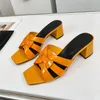 Luxe Designer Dames Sandaal Slippers 2023 Zomer Nieuwe Veelzijdige Mid Heel Open Teen Dikke Hak Leren Slippers Dragen Strand Dames Schoenen Buiten Maten 35-43+box