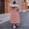 Trench da donna Roupas Femeninas Imbottito in cotone da donna 2023 Velluto a coste invernale Piumino d'anatra bianco con cappuccio Collo in pelliccia grande Abbigliamento lungo allentato