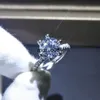 Bandringar 2021 Nya trendiga eleganta zirkonringar för kvinnor White CZ Crystal Engagement Design Hot Sale Zircon Rings Female Wedding Jewelry J230602