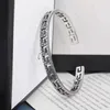 50% rabatt designer smycken armband halsbands ring fyrkantigt uthålat snidat mönster par armband ljusarmband