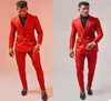 Abiti da uomo Rosso Doppiopetto Costume da uomo Homme Smoking da sposo da uomo Indossano cena Prom Party Blazer Giacca slim fit Pantaloni