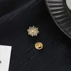 Nouveau tournesol simple et élégant pour femmes adapté aux femmes de luxe en alliage de zircon d'or usine broche ronde goupille de sécurité G230529