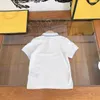 23SS Toddler Tee Kid Designer T Shirt Child Tshirt Boys Girls Platwork Fluging حزام ملتقي قصير الأكمام قميص بولو جودة عالية ملابس الأطفال