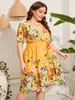 Robes décontractées basiques 4xl 5xl grande taille robe mi-longue femmes été col en V à manches courtes imprimé fleuri jaune pour grande plage 230601