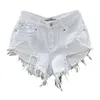 Kvinnors shorts sexig låg midja vit denim sommarmode rippade tofs råa hem breda ben korta jeans s71 230601