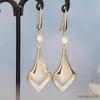 Stud Fashions Light Luxury Insert Diamonds Cat's Eye Pendientes para mujeres Highend Feeling Exquisite Pendant Earring Gifts