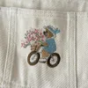 Dżinsy modne białe dżinsowe spodnie kombinezon kobiety kreskówka niedźwiedź haft haftowe dżinsy wysokiej talii szerokie spodnie nogi