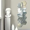 Adesivi murali 30pcs Specchio autoadesivo riflettente a forma di esagono Specchi Specchi Decorazione murale per camera da letto Decorazioni per la casa L