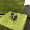 50% rabatt designer smycken armband halsband ringtillbehör ring vit keramisk svart stålsten för män kvinnor att ge flickvänner gåvor