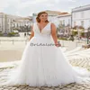 Plus kanten trouwjurk 2023 A Line Tule Corset Bridal Troags Elegant Women V Neck Garden Land Grote Bruid Wear Vestidos de Novia Beach Abito Da Sposa