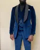 Mäns kostymer marinblå blått sammet män 3 stycken bröllop brudgummen tuxedos en knapp terno smal fit sjal lapel blazer västbyxor kostym homme