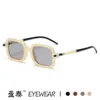 Lunettes de soleil mode Luxury Outdoor Designer Summer New Street Art Square Modern Ins Anti Blue pour hommes et femmes style cool chaud