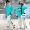 男の子の半袖2023新しい韓国語バージョンサマースーツミディアムからラージチルドレンズTシャツ蚊のプルーフパンツ2ピースセット