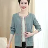 Женские трикотаж 4xl Pocket Zipper Solid Color Fashion Свободный свитер среднего возраста Элегантный осенний зимний винтажный кардиган XF663