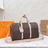 Bolsas de mochila para homens mantêm bolsa de designer bolsas de malas grandes bolsas de viagem sacos de viagem letra de impressão de couro genuíno ao ar livre