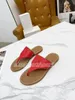 2023 Paris ce luxe lins platte slippers Triomphe Reliëf Leren binnenzool sandalen open tenen schoenen ontwerper voor dames flats sandaal maat 35-42