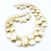 Choker 2 rzędy złota szczotkowana szczotkowana koralika z hodowlą białej perłowej naszyjnik 18 ”