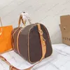 Bolsas de mochila para homens mantêm bolsa de designer bolsas de malas grandes bolsas de viagem sacos de viagem letra de impressão de couro genuíno ao ar livre