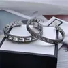 50% rabatt designer smycken armband halsbands ring fyrkantigt uthålat snidat mönster par armband ljusarmband