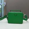 7A Grüne Kameratasche Damen Schultermode Messenger Bags Briefträger Umhängetasche Geldbörse Metall Dreieck Handtaschen Doppelreißverschluss Mehrere Geschenke