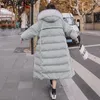 Trench da donna Roupas Femeninas Imbottito in cotone da donna 2023 Velluto a coste invernale Piumino d'anatra bianco con cappuccio Collo in pelliccia grande Abbigliamento lungo allentato