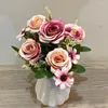 Dekorative Blumen, die künstliche Rosenanordnung aus Seide für Zuhause, Braut, Hochzeit, Party, Garten, Tisch, Festival, DIY-Dekoration, Pflanzen verkaufen