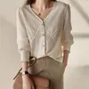 Chemisiers pour femmes French Gentle Design Blouse Mode Femmes Gaufre Tricot Mécanisme À Manches Longues Col En V Simple Boutonnage Cardigan Femme Tops