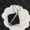 Luxury Stud Women Triangle Badge Necklace Opening Designer Ladies Rings Letter Pendant Halsband Kvinnliga Earndrops med låda