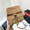 Mochila de moda 2023 Channel Retro decoração alfabeto de couro masculino e feminino esportes ao ar livre viagem bolsa de lazer 02-04