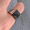 Cluster Rings Fashion Retro Golden Square Black Gemstone Ring Bijoux pour hommes Titanium Steel