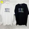 メンズTシャツ23SSヒップホップビッグタグVTM TEEトップ100％コットン特大の古典的なカラフルなカラフルな刺繍獣医Tシャツ女性女性T​​230602