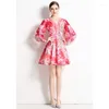 Robes décontractées rétro floral rouge mini robe lanterne manches 2023 femmes concepteur col en v mince une ligne plissée pour la fête d'anniversaire robe de bal