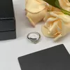 Anillos de banda de diseñador de moda Letra 18K Chapado en oro Latón Cobre Anillo abierto para mujeres Joyería de boda de lujo Regalos de amor