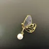 Pins Broschen Damenmode Kristall Perle Muschel Niedlicher Schmetterling Damen Luxus Gelbgold Legierung Tierbrosche Sicherheitsnadel G230529