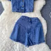 Survêtements pour femmes Costumes de mode en denim Style coréen Col carré bouffant à manches courtes Hauts à boutonnage simple et taille haute Short à jambes larges 2pcs