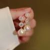 チャーム韓国のファッション模倣真珠の花のドロップ女性に適した豪華なスパークリングクリスタルステートメントイヤリングブライダルウェディングジュエリーG230602