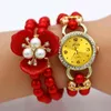 Relógios de pulso Shsby Moda feminina Relógios de strass Senhoras Correia de pérola Três pétalas de flores Pulseira Vestido de quartzo