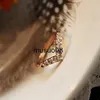 Bagues de bande 2020 nouvelle bague de bijoux de mode type V conception unique incrusté d'imitation cristal bague bijoux en gros nouveau lancement de produit J230602