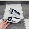 Scarpe da ginnastica elastiche in pelle da viaggio per bambini: design alfabetico alla moda, perfette per la corsa e il gioco - Scarpe da bambino firmate per stile e comfort