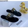 Designer Womens Flip Flops Slippers Hardware English Decorative Herringbone Slides 2024 New Sandals Summer Flat Shoes