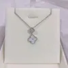 Nyaste hänge 4/fyra bladklöver designer smycken örhänge Sier Sier of Pearl Green Flower Necklace Link Chain Womens Gifts