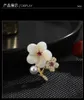 Broches Broches Mode féminine coquille de cristal perle fleur femmes luxe couleur or zircon alliage plante broche goupille de sécurité G230529