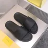 18Model 2023 Yeni Tasarımcı Platformu Yumuşak Eva Terlik Erkekler Moda Flip Flops Unisex House Ayakkabıları Banyo kaymaz slaytlar kapalı açık sandalet